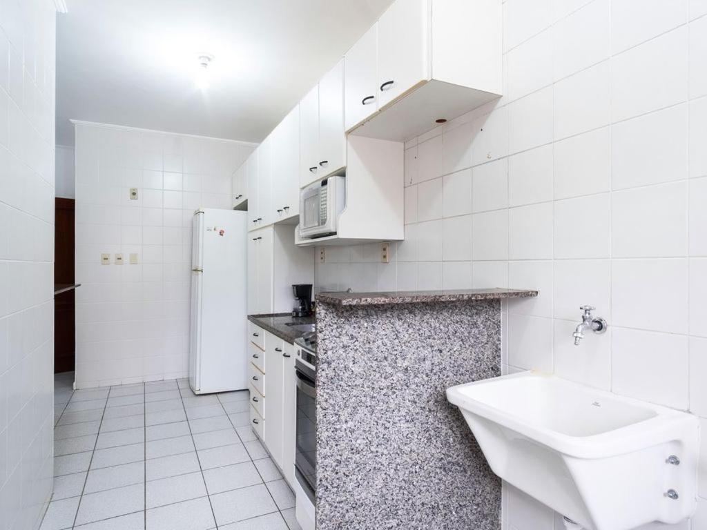 Apartamento Espacoso Com Ar Condicionado E Wi-Fi, A 100 Metros Da Praia - Edificio Estoril 乌巴图巴 外观 照片