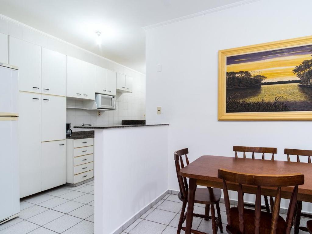 Apartamento Espacoso Com Ar Condicionado E Wi-Fi, A 100 Metros Da Praia - Edificio Estoril 乌巴图巴 外观 照片